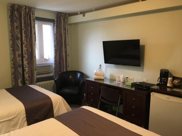 Auberge Centre Ville Chicoutimi Extérieur photo