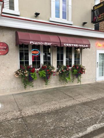 Auberge Centre Ville Chicoutimi Extérieur photo