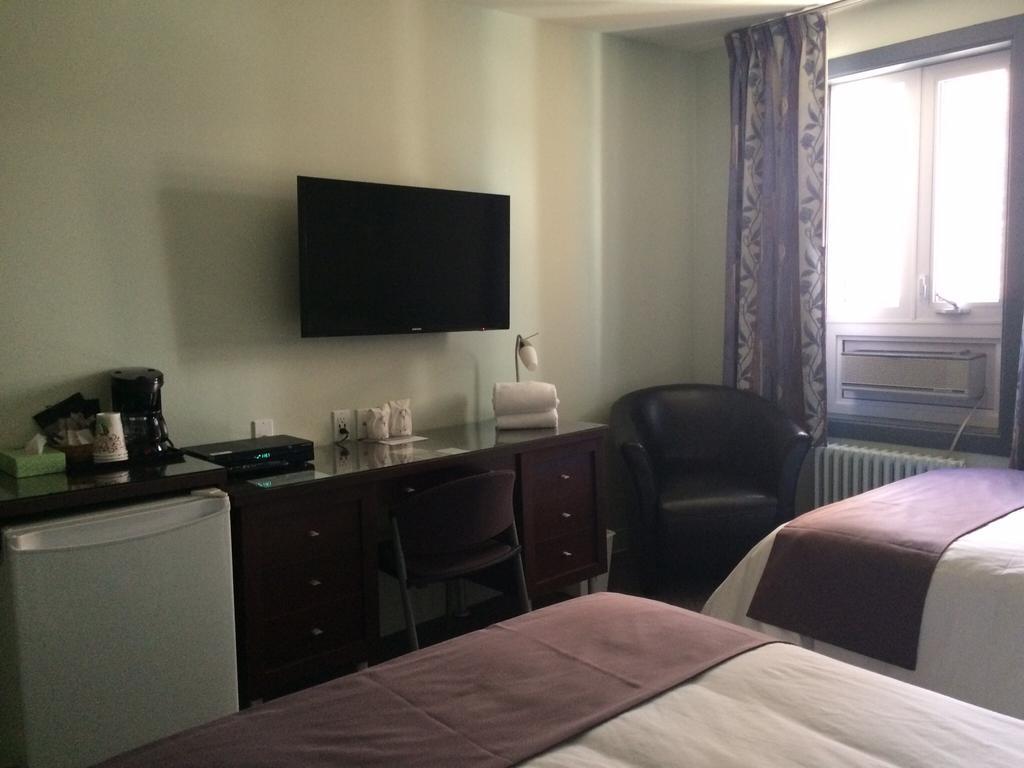 Auberge Centre Ville Chicoutimi Extérieur photo
