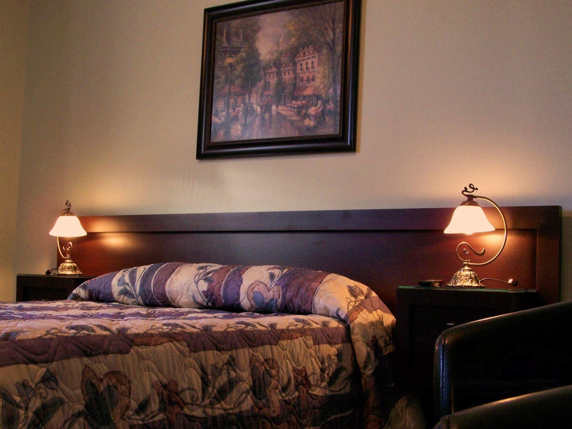 Auberge Centre Ville Chicoutimi Extérieur photo