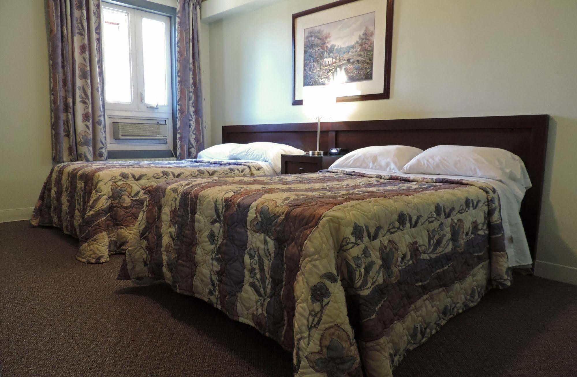 Auberge Centre Ville Chicoutimi Extérieur photo